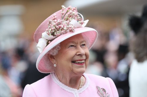 Королева Елизавета наконец на своем любимом празднике в Балморале