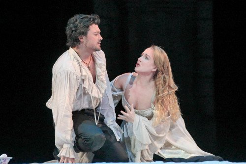 Звездное качество приправляет безупречный ром "Roméo et Juliette" в Met