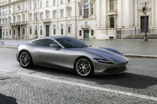 Без воздухозаборников по бокам новый Ferrari Roma передает безупречную красоту 50-х годов.