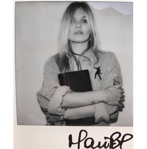 Новое моделирование Kate Moss 'принимает заявки на Instagram