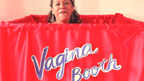 Встретиться с женщинами, которые впервые смотрят на свои вагины